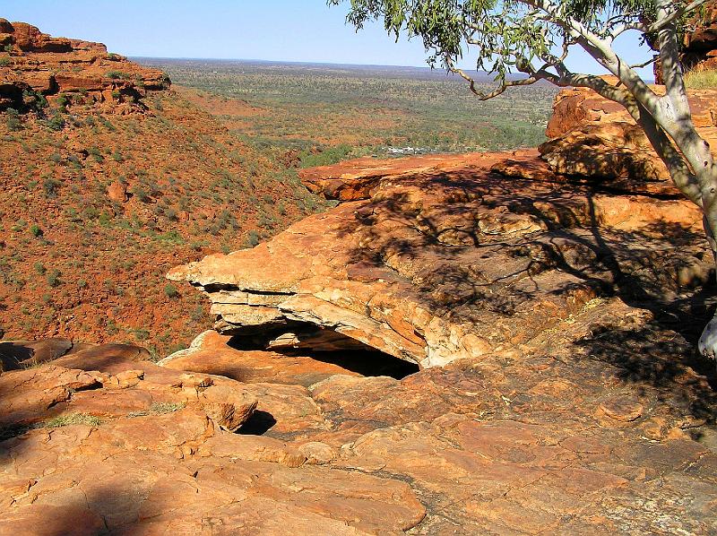 Kings Canyon2.jpg - Hier haben wir Rast gemacht. ein herrlicher Blick in die Ebene.